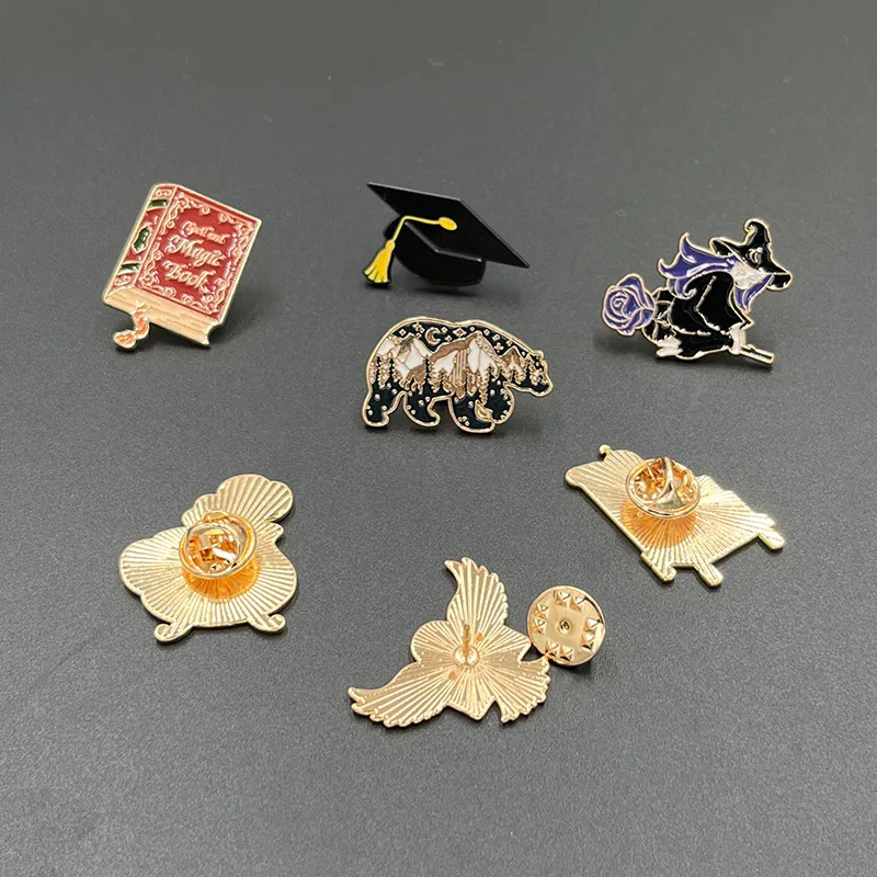 Anime Kingdom Merchandise - دبوس زينة جديد مستوحى من الأفلام،