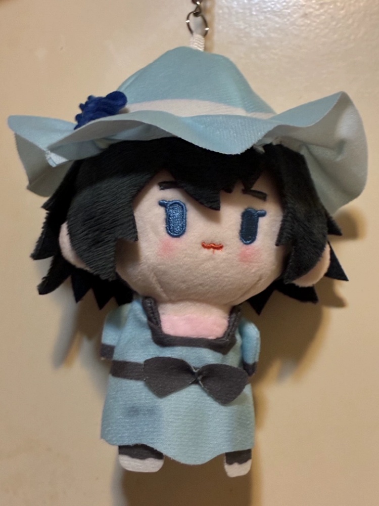 سلسلة مفاتيح قطيفة على شكل شخص - مراجعة Gate Anime Merchandise وسعره