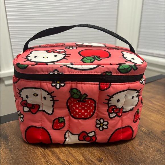 حقيبة سانريو هيلو كيتي العازلة - مراجعة Anime Tote Bag وسعره